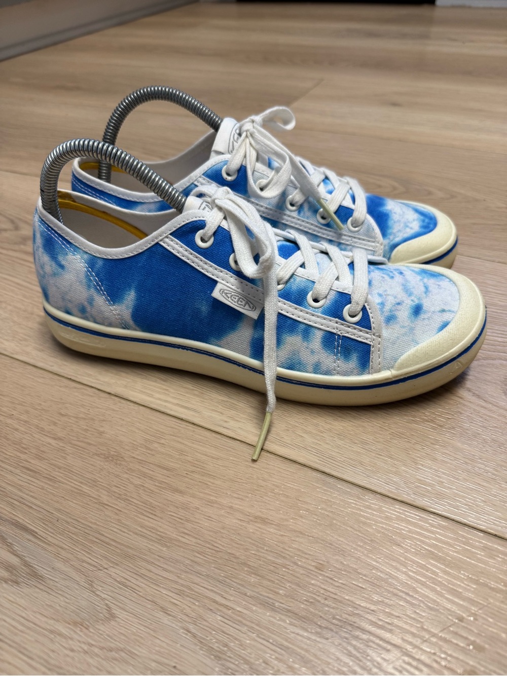 Keen Elsa Lite Canvas Blue and White Tie-Dye Low-Top Sneakers Women’s 9